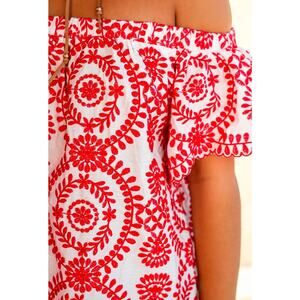 Gorgeous red & white eyelet top by John Mark size M